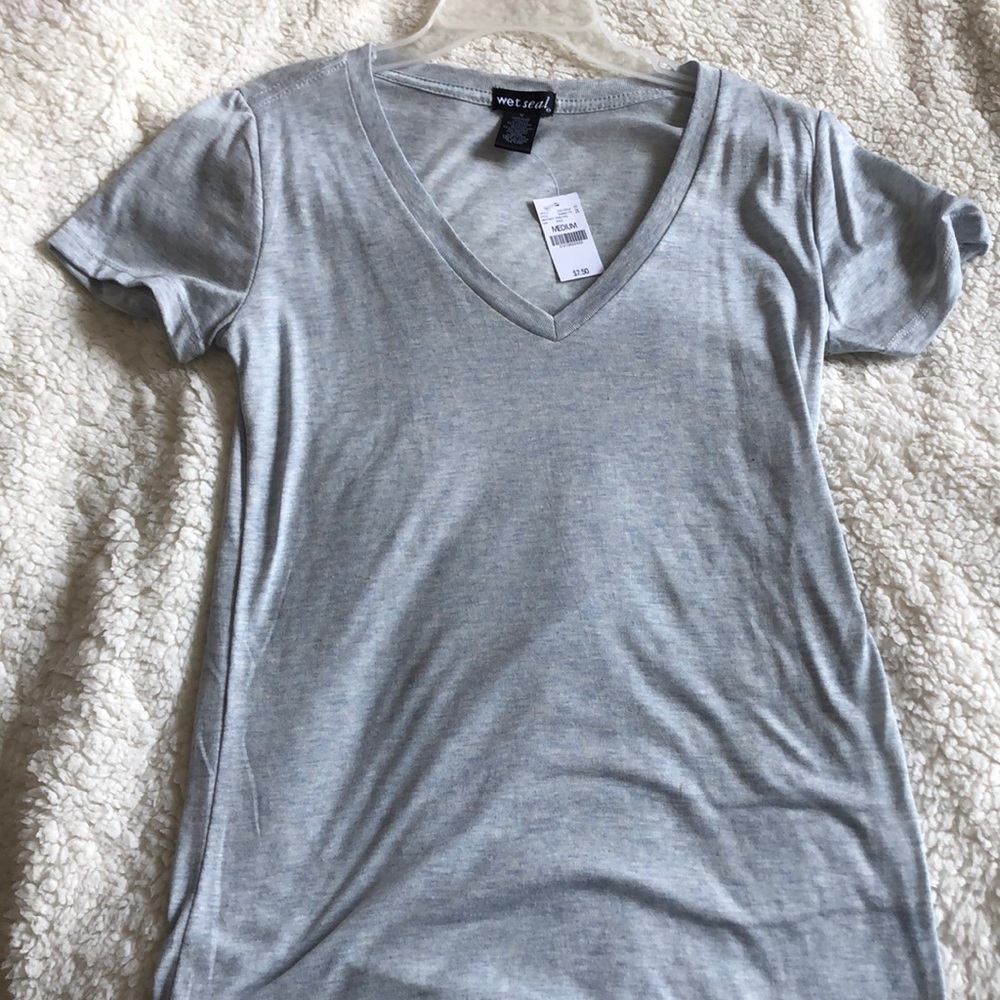 blueish gray v-neck t shirt